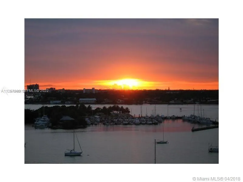 Foto de propiedad en 7904 West Drive 703, North Bay Village, FL 33141 North Bay Village con MLS# 