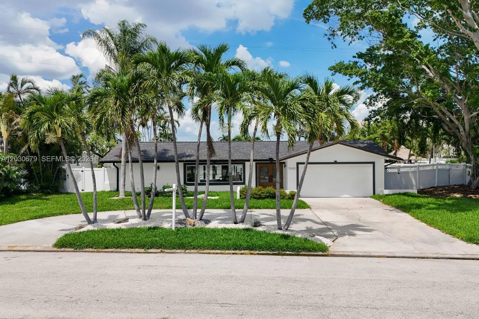 Foto de propiedad en 7905 9th Avenue S, St. Petersburg, FL 33707 St. Petersburg con MLS# 