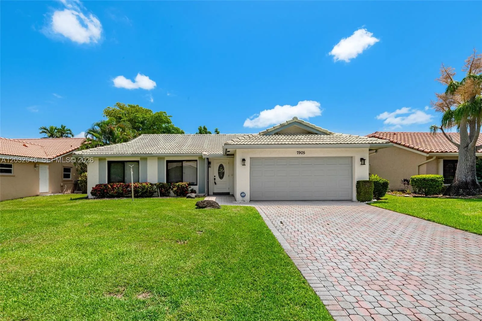 Foto de propiedad en 7905 Cloverfield Circle, Boca Raton, FL 33433 Boca Raton con MLS# 