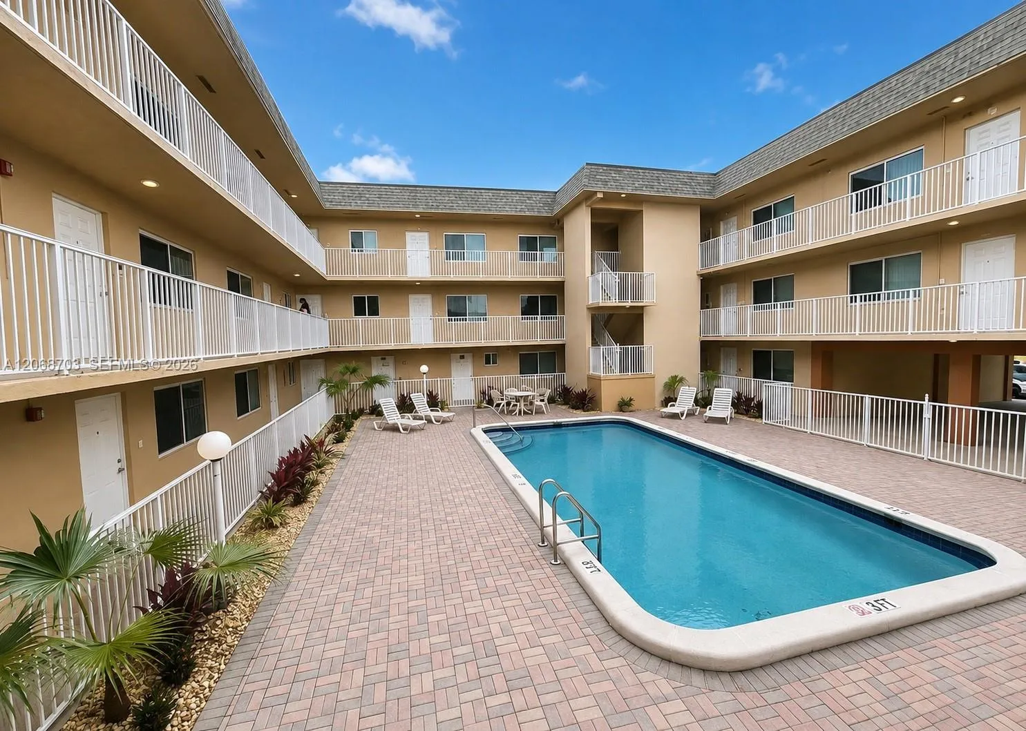 Foto de propiedad en 7910 Taft Street 208, Pembroke Pines, FL 33024 Pembroke Pines con MLS# 