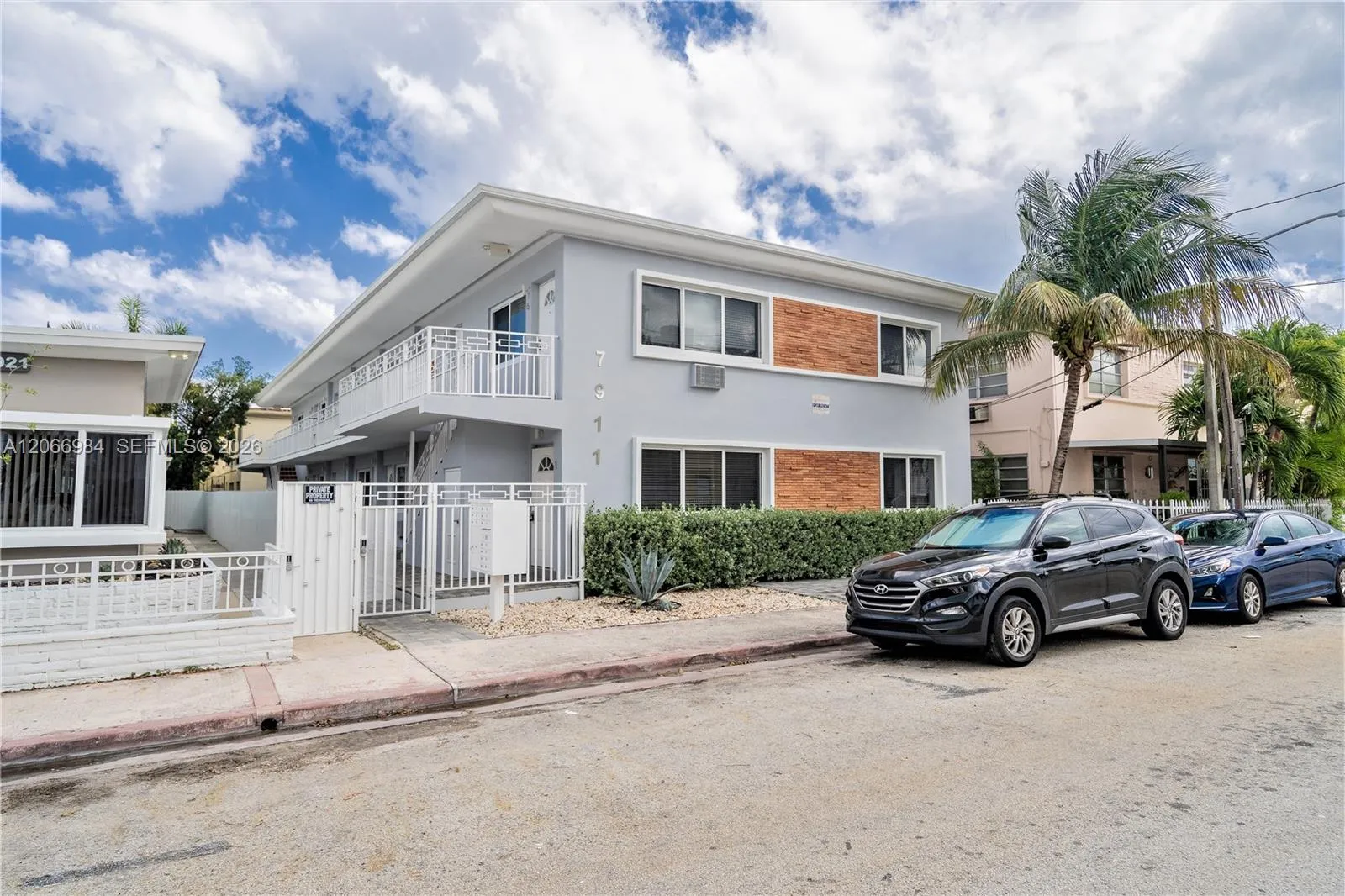 Foto de propiedad en 7911 Abbott Avenue 7, Miami Beach, FL 33141 Miami Beach con MLS# 