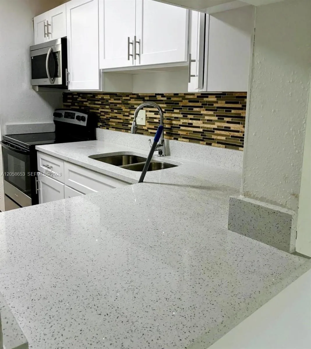 Foto de propiedad en 7911 N Colony Circle N 202, Tamarac, FL 33321 Tamarac con MLS# 