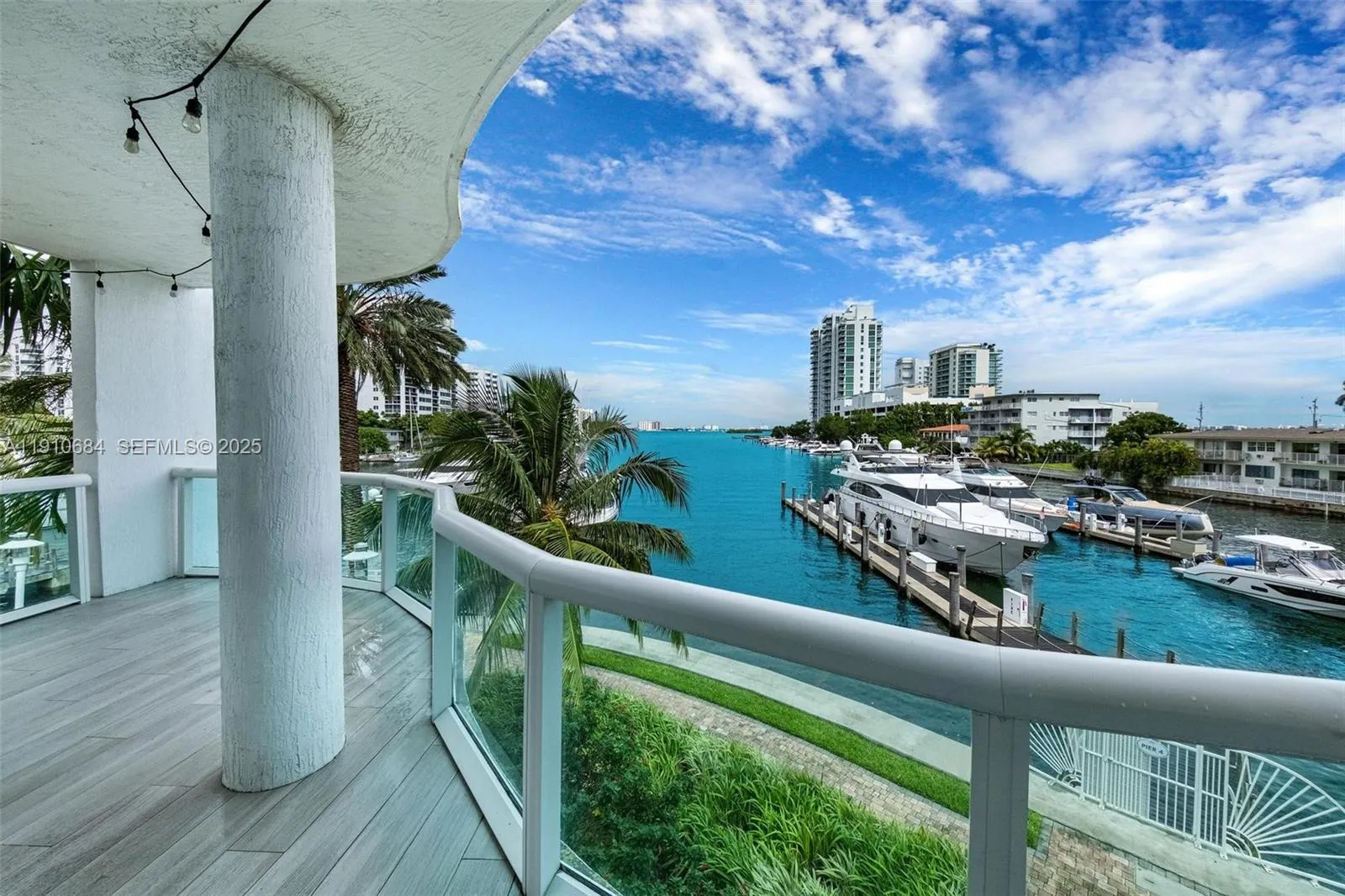 Foto de propiedad en 7918 Harbour Island Drive 207, North Bay Village, FL 33141 North Bay Village con MLS# 