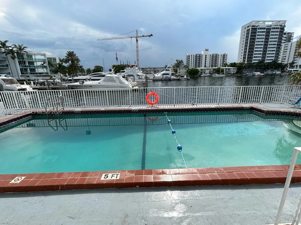 Foto de propiedad en 7920 East Drive 14, North Bay Village, FL 33141 North Bay Village con MLS# 