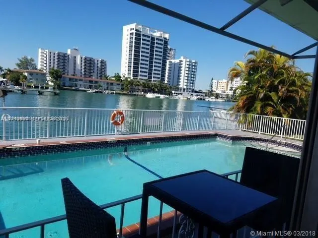 Foto de propiedad en 7920 East Drive 6, North Bay Village, FL 33141 North Bay Village con MLS# 