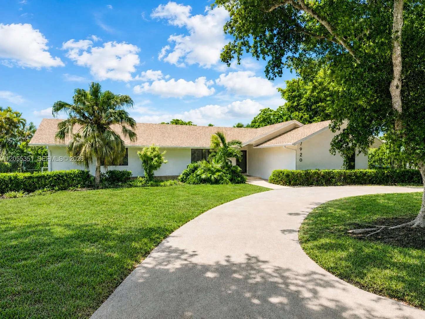 Foto de propiedad en 7920 SW 172nd Terrace, Palmetto Bay, FL 33157 Palmetto Bay con MLS# 