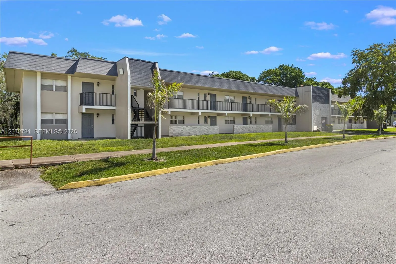 Foto de propiedad en 7925 Fairview Drive 105, Tamarac, FL 33321 Tamarac con MLS# 