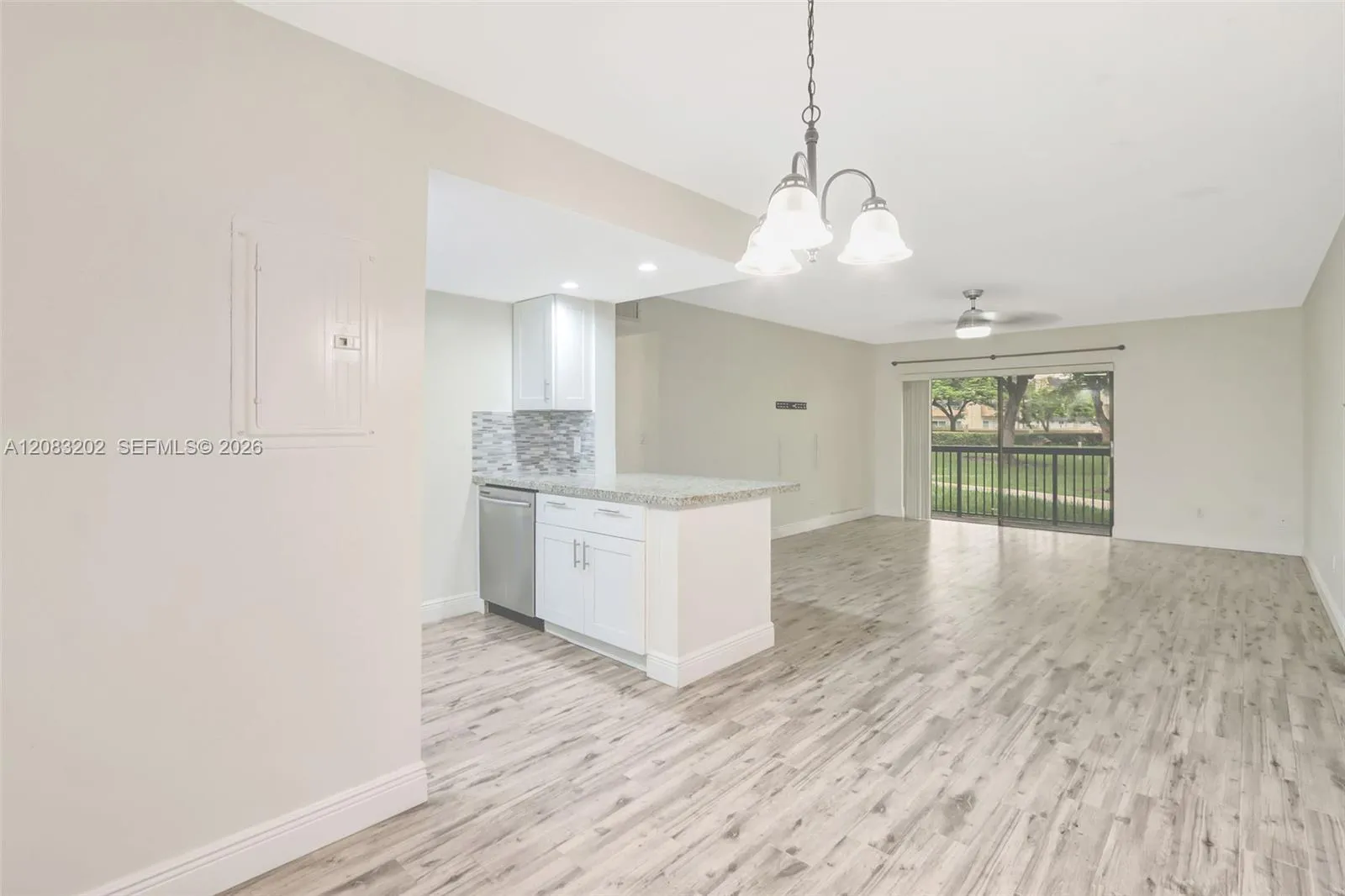 Foto de propiedad en 7925 SW 86th Street #903, Miami, FL 33143 Miami con MLS# 