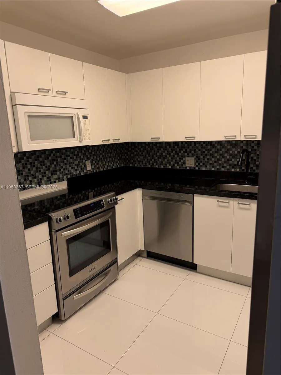 Foto de propiedad en 7925 SW 86th Street 923, Miami, FL 33143 Miami con MLS# 
