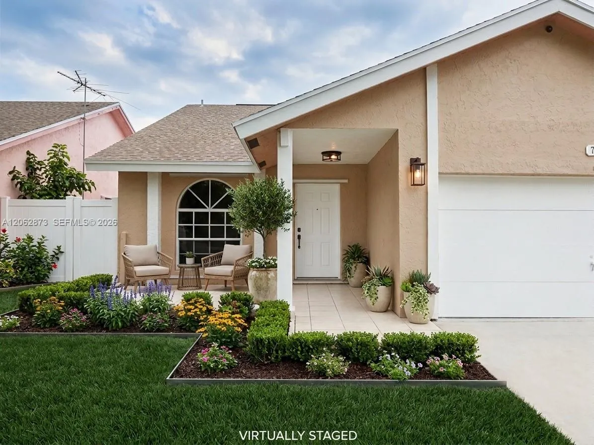 Foto de propiedad en 7927 NW 50th Street, Lauderhill, FL 33351 Lauderhill con MLS# 