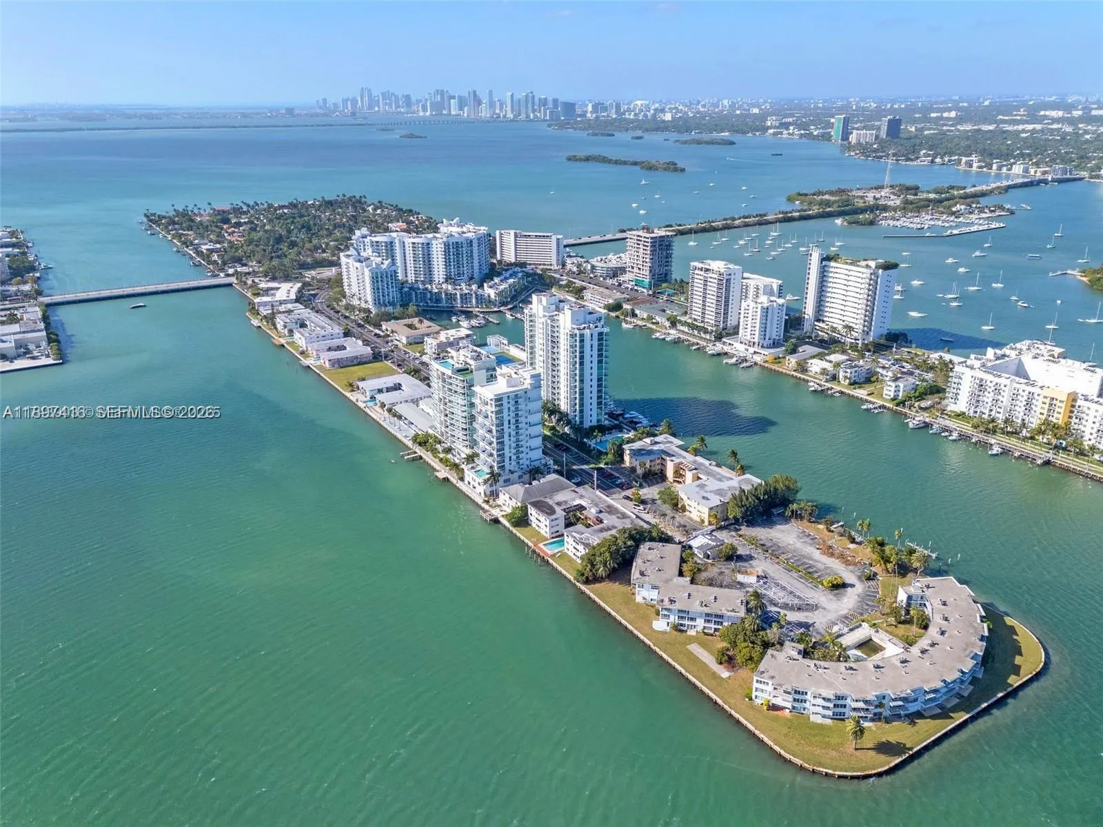 Foto de propiedad en 7928 East Drive 1202, North Bay Village, FL 33141 North Bay Village con MLS# 