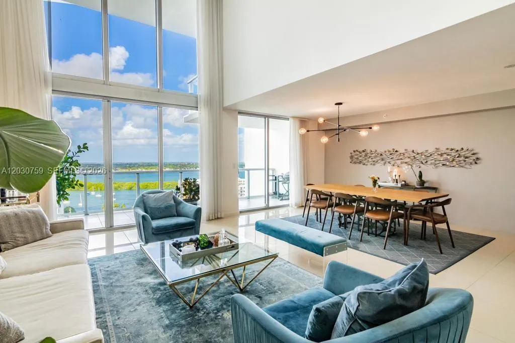 Foto de propiedad en 7928 East Drive 1604 + DEN, North Bay Village, FL 33141 North Bay Village con MLS# 
