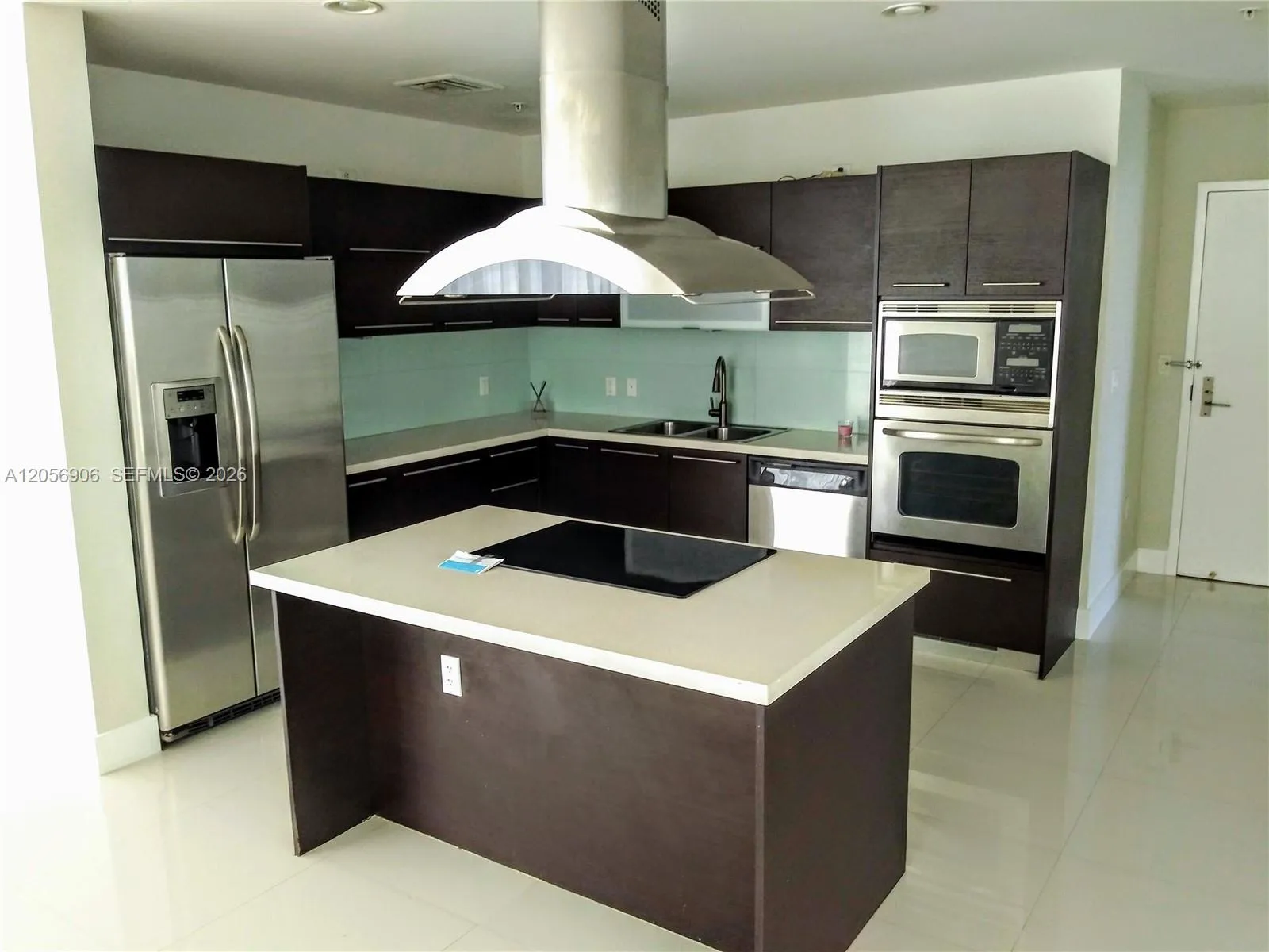 Foto de propiedad en 7928 East Drive 701, North Bay Village, FL 33141 North Bay Village con MLS# 