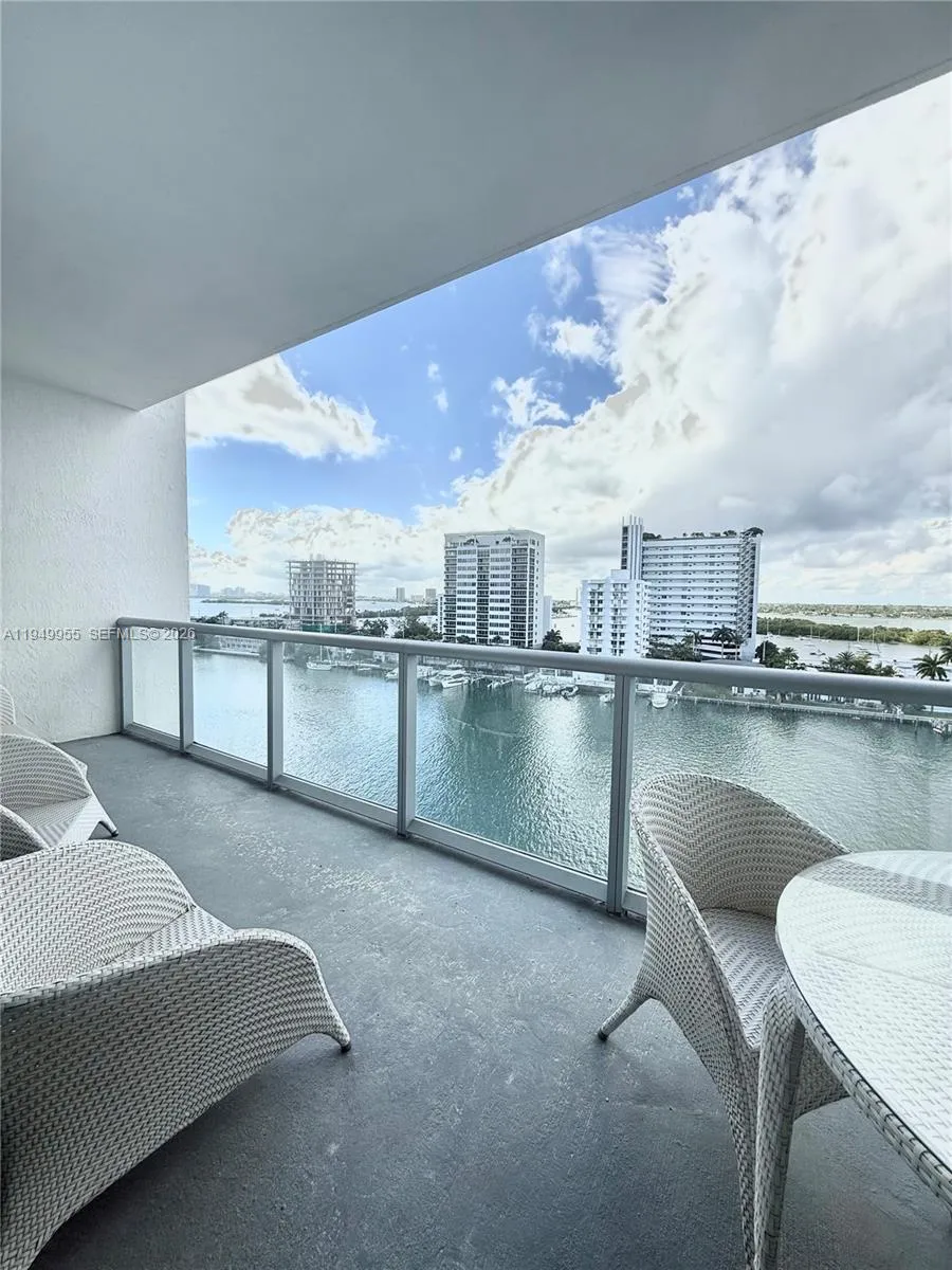 Foto de propiedad en 7928 East Drive 905, North Bay Village, FL 33141 North Bay Village con MLS# 