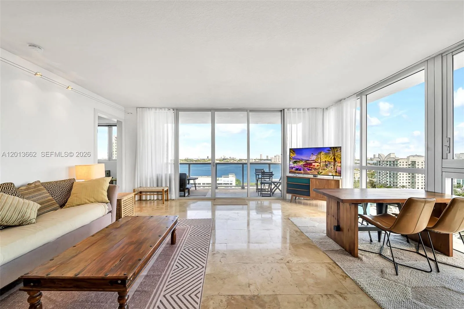 Foto de propiedad en 7929 West Drive 1501, North Bay Village, FL 33141 North Bay Village con MLS# 