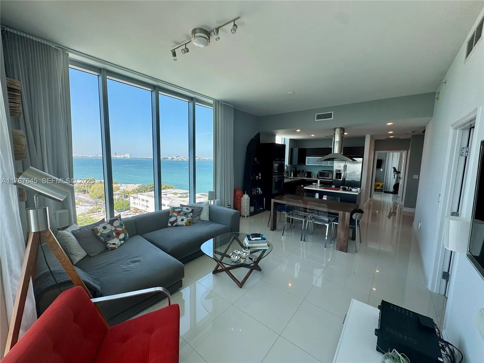 Foto de propiedad en 7930 East Drive 1008, North Bay Village, FL 33141 North Bay Village con MLS# 