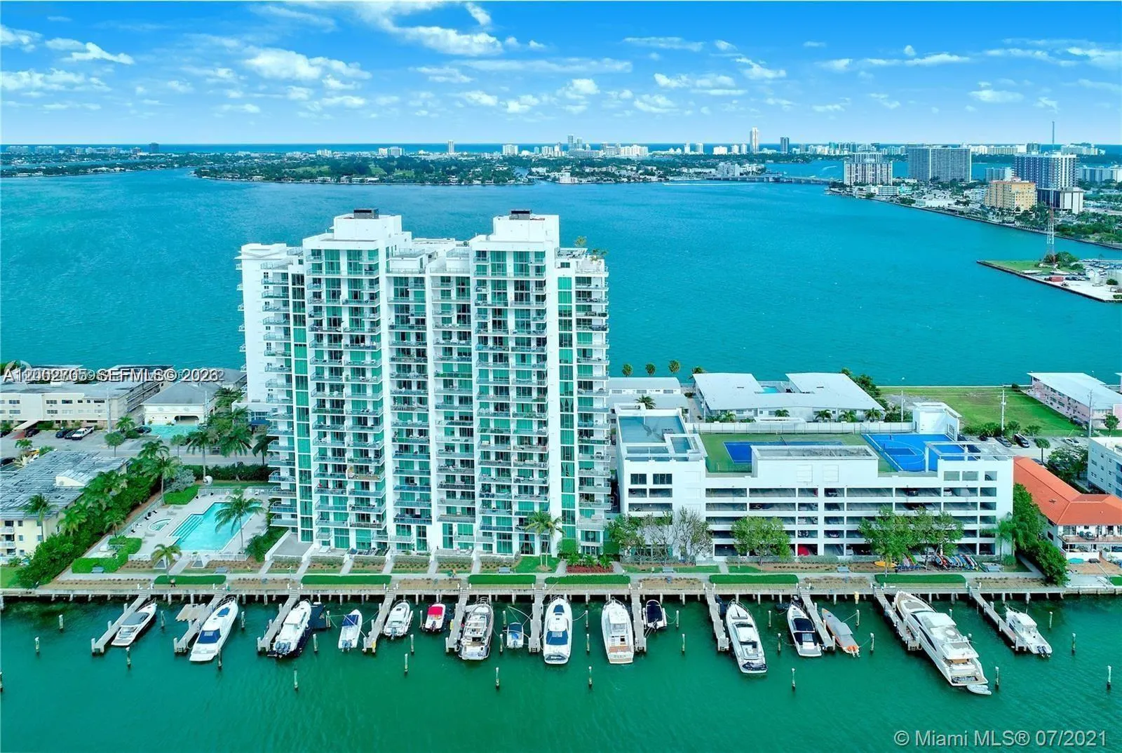 Foto de propiedad en 7930 East Drive 1505, North Bay Village, FL 33141 North Bay Village con MLS# 