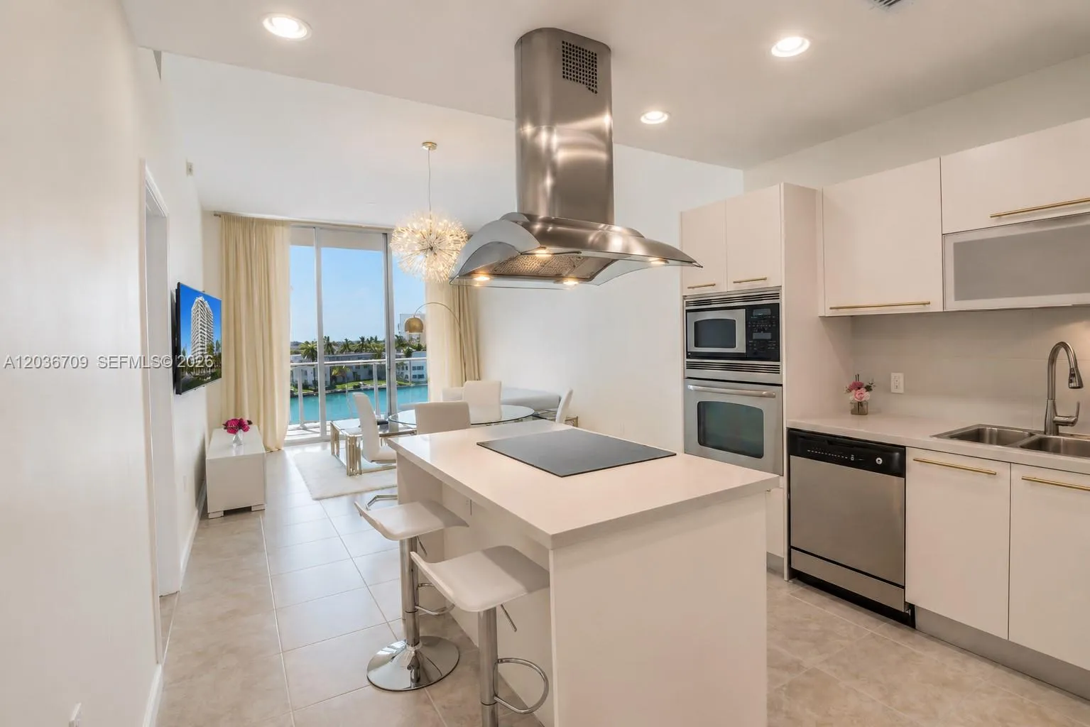 Foto de propiedad en 7930 East Drive 506, North Bay Village, FL 33141 North Bay Village con MLS# 
