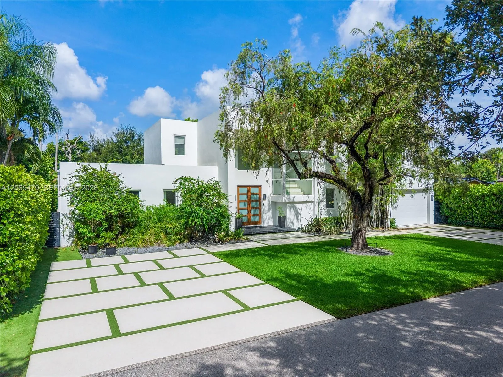 En Venta 7930 SW 52nd Court, Miami, FL 33143, Miami, FL 33143