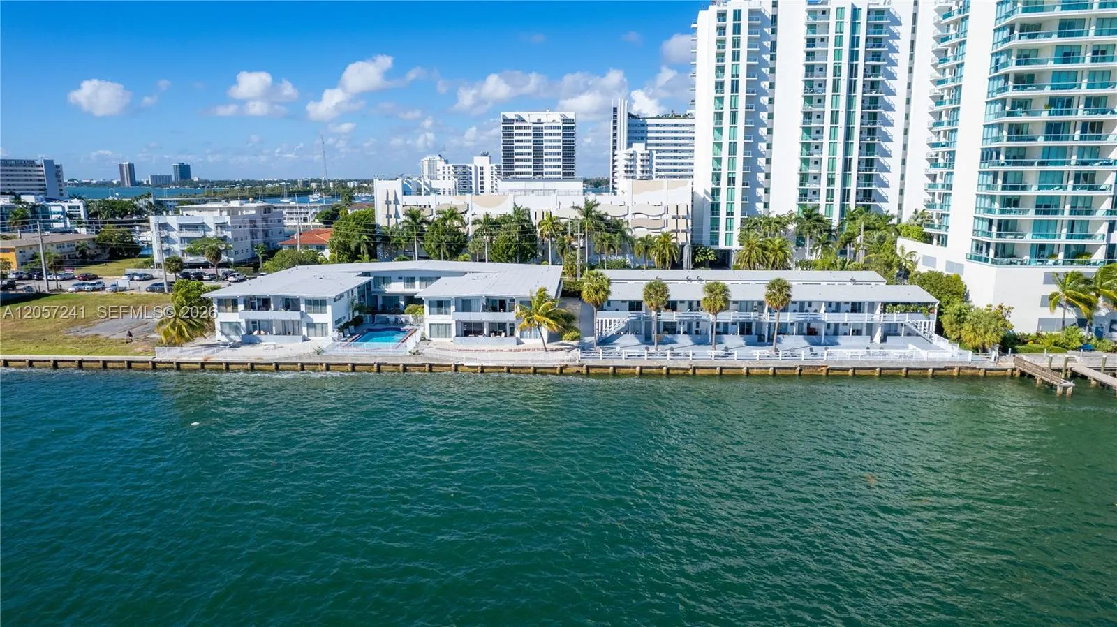 Foto de propiedad en 7931 East Drive 204, North Bay Village, FL 33141 North Bay Village con MLS# 