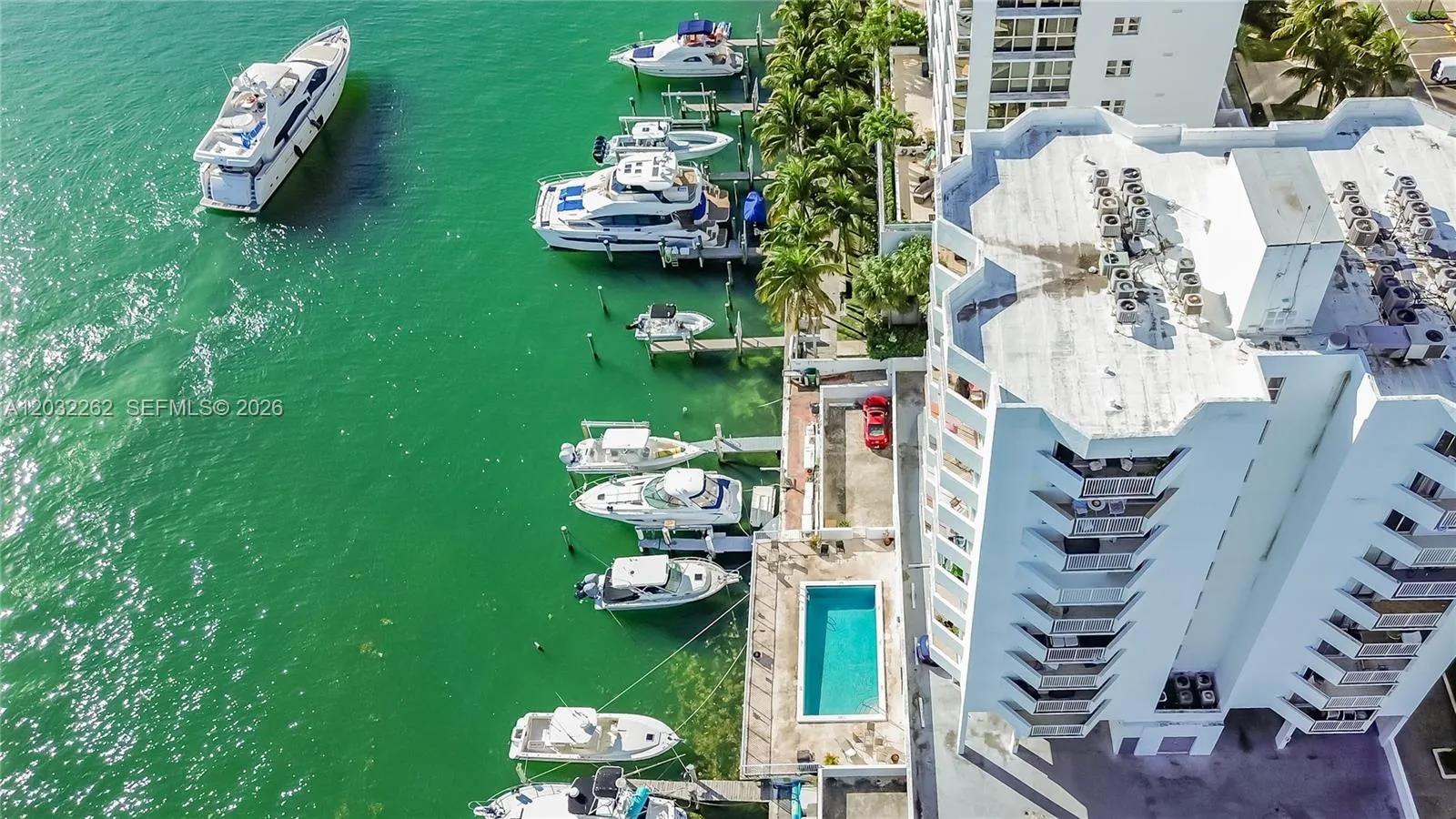 Foto de propiedad en 7933 E West Drive 1025, North Bay Village, FL 33141 North Bay Village con MLS# 