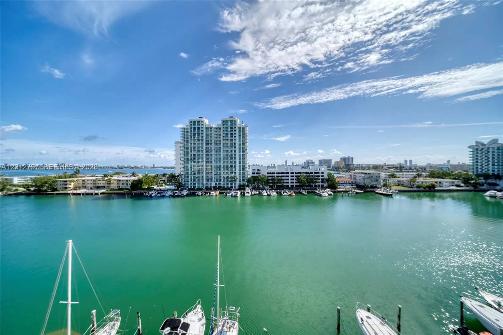 Foto de propiedad en 7933 West Drive 817, North Bay Village, FL 33141 North Bay Village con MLS#