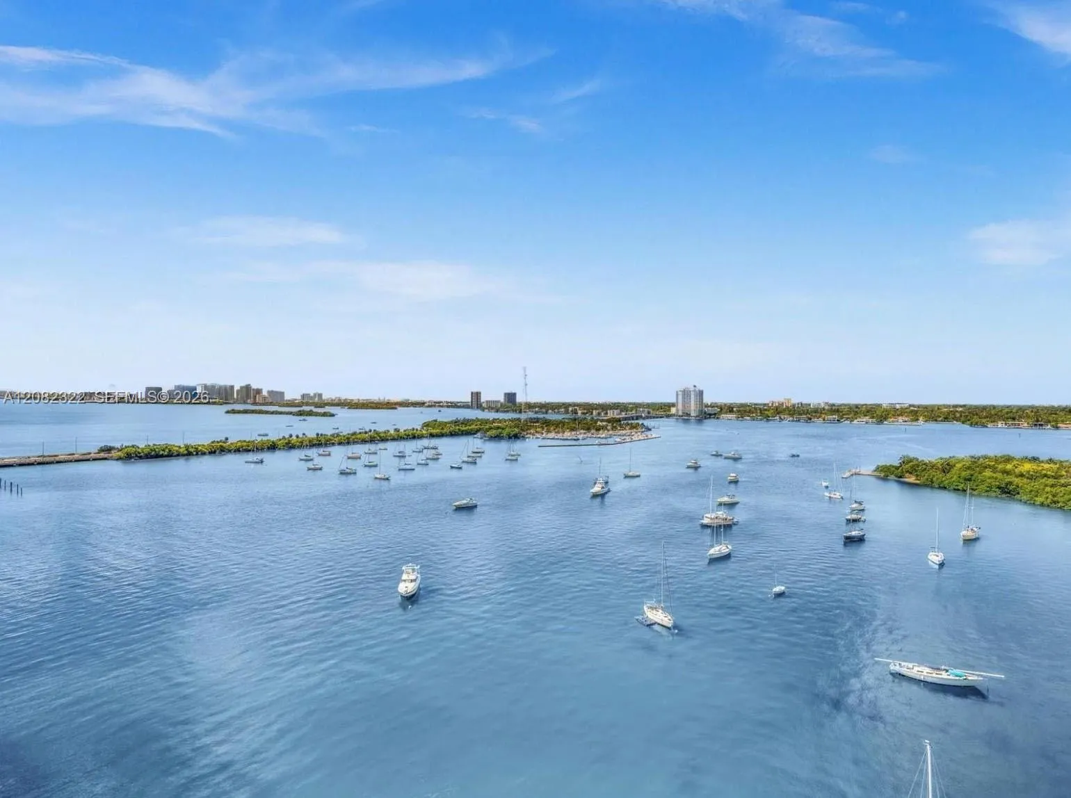 Foto de propiedad en 7934 West Drive 1105, North Bay Village, FL 33141 North Bay Village con MLS# 