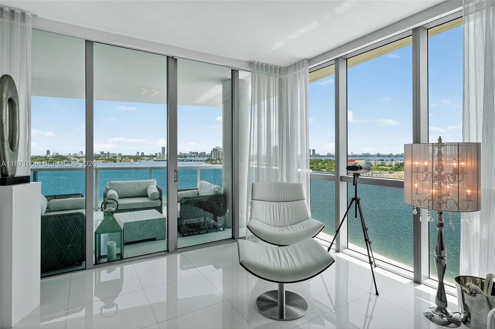Foto de propiedad en 7935 East Drive 1104, North Bay Village, FL 33141 North Bay Village con MLS# 