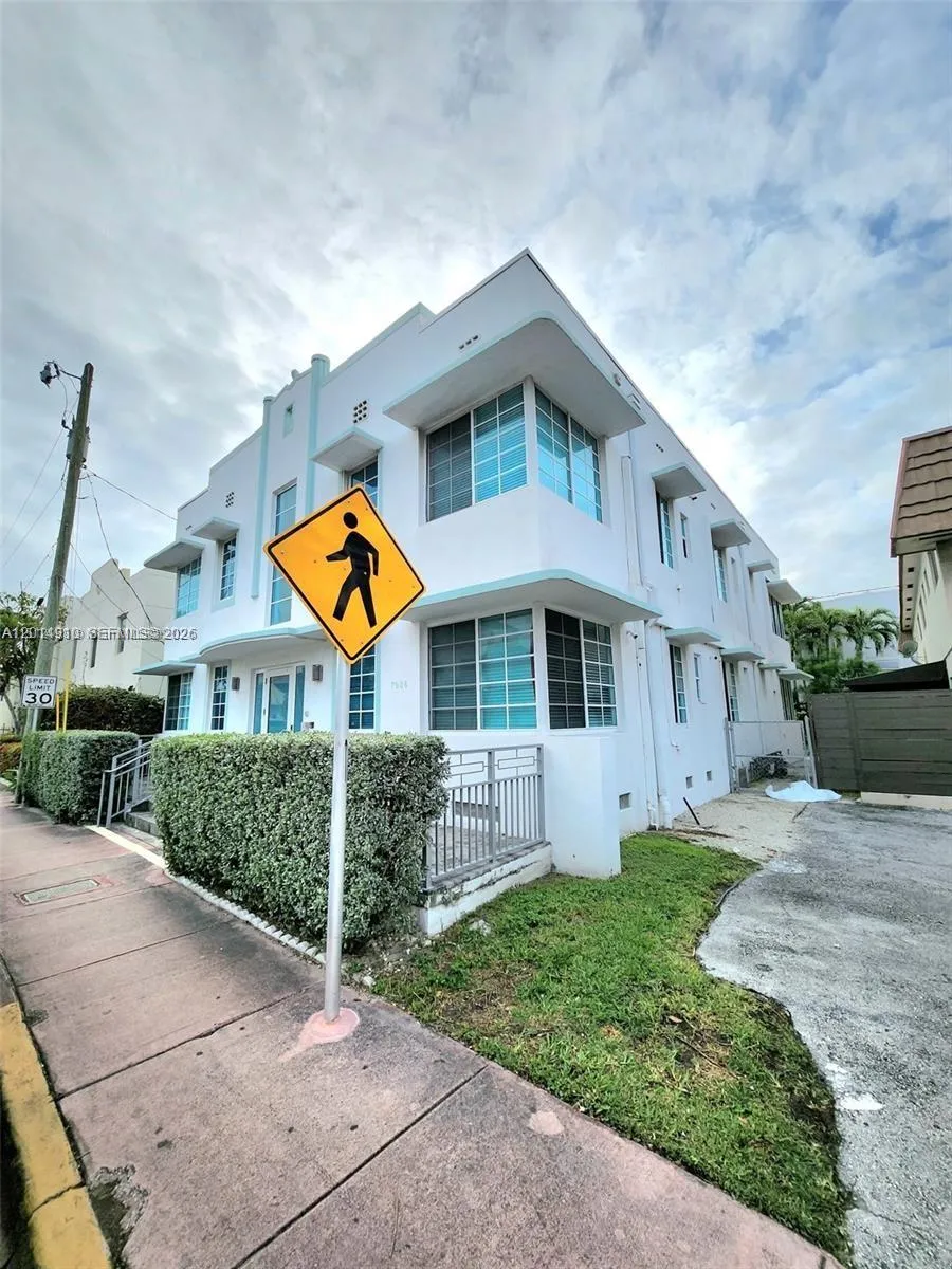 Foto de propiedad en 7936 Harding Avenue 1, Miami Beach, FL 33141 Miami Beach con MLS# 