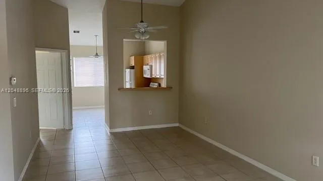 Foto de propiedad en 7940 NW 6th Street 202, Pembroke Pines, FL 33024 Pembroke Pines con MLS# 