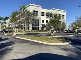Foto de propiedad en 7950 NW 53rd Street 300A, Doral, FL 33166 Doral con MLS# 