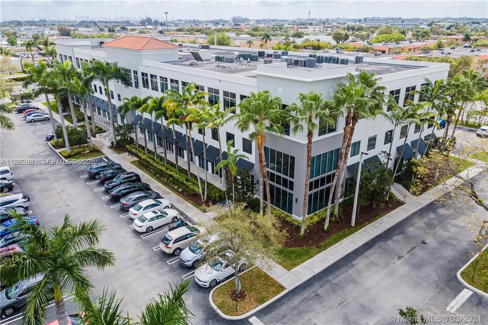 Foto de propiedad en 7950 NW 53rd Street 308, Doral, FL 33166 Doral con MLS# 
