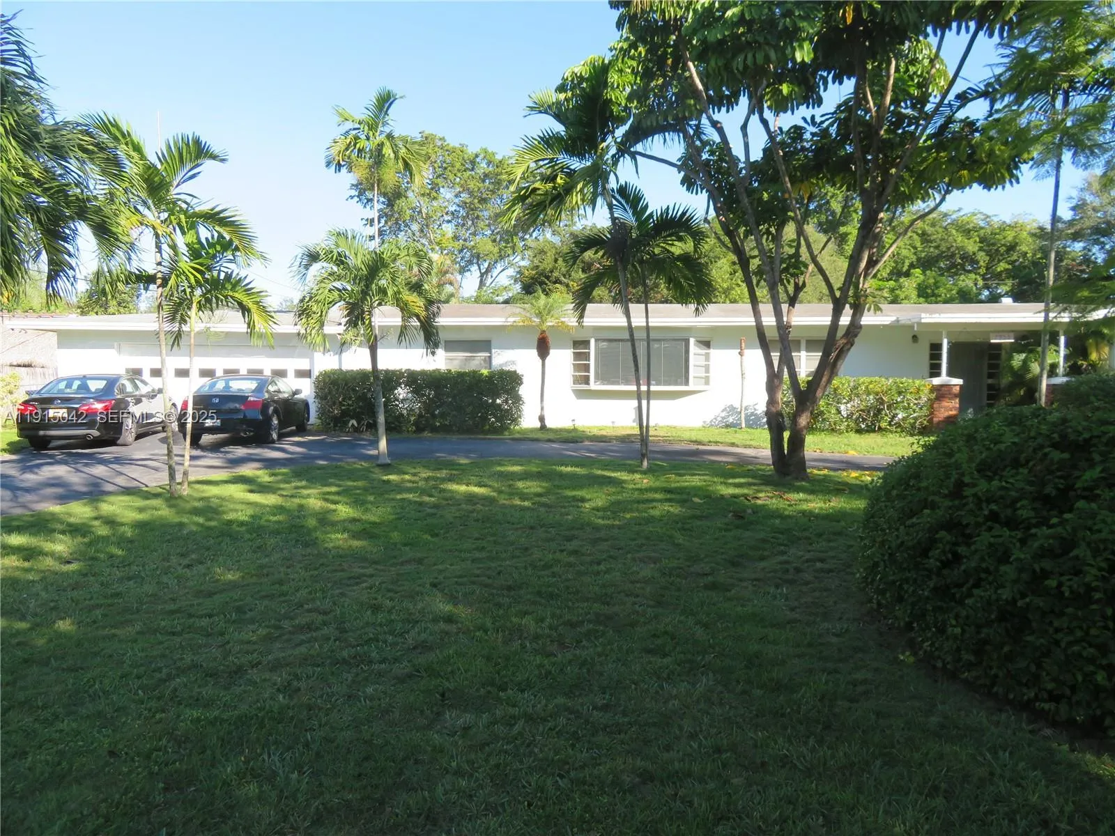 Foto de propiedad en 7955 SW 131st Street, Pinecrest, FL 33156 Pinecrest con MLS# 