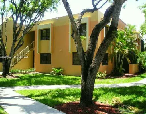 Foto de propiedad en 7961 SW 104 Street 102-B, Miami, FL 33156 Miami con MLS# 
