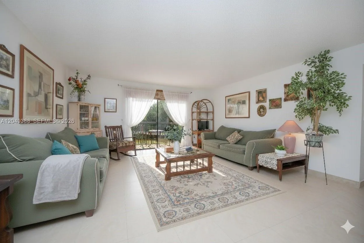 Alquilada 7965 SW 86th Street 126, Miami, FL 33143, Miami, FL 33143