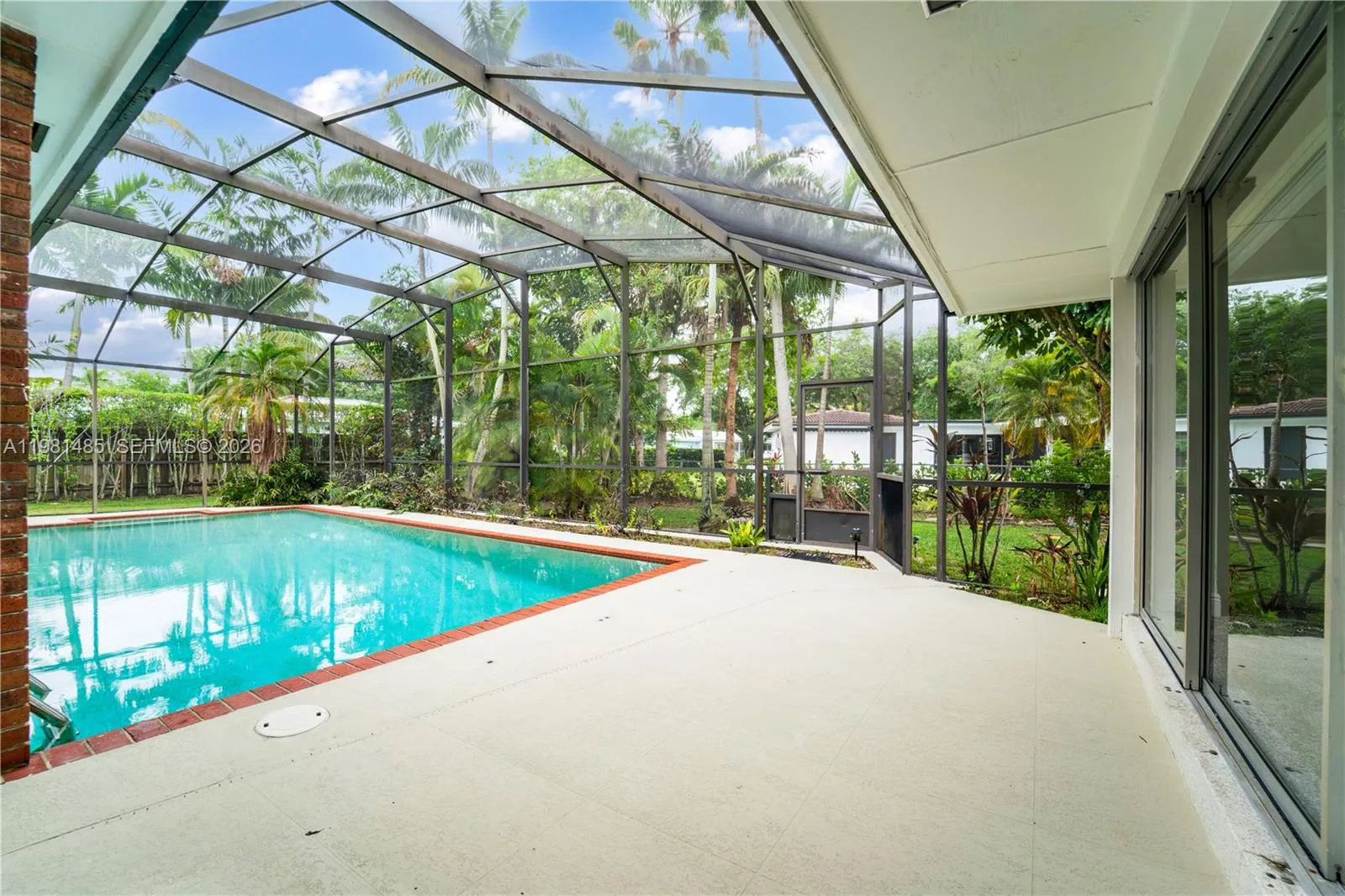 Foto de propiedad en 7970 SW 146th Street, Palmetto Bay, FL 33158 Palmetto Bay con MLS# 