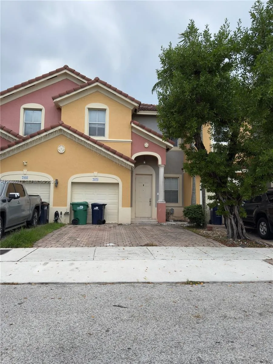 Foto de propiedad en 7978 SW 166th Place, Miami, FL 33193 Miami con MLS# 