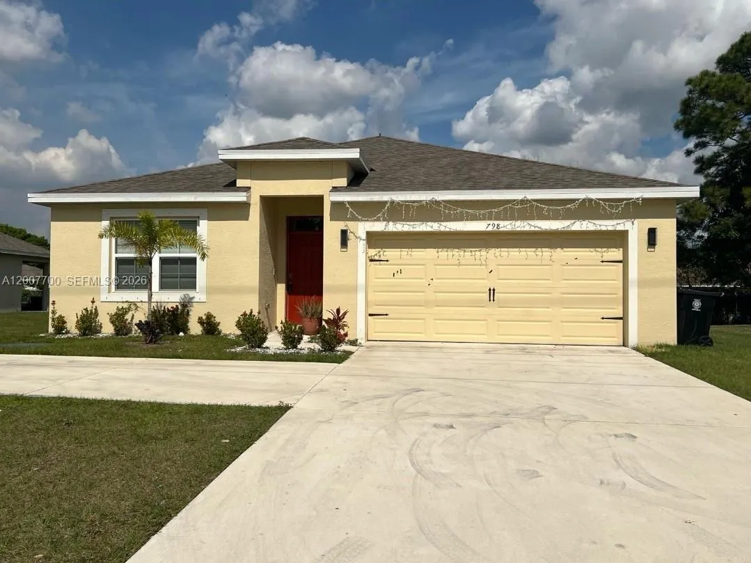 Foto de propiedad en 798 NW Bayshore Boulevard, Port St. Lucie, FL 34983 Port St. Lucie con MLS# 