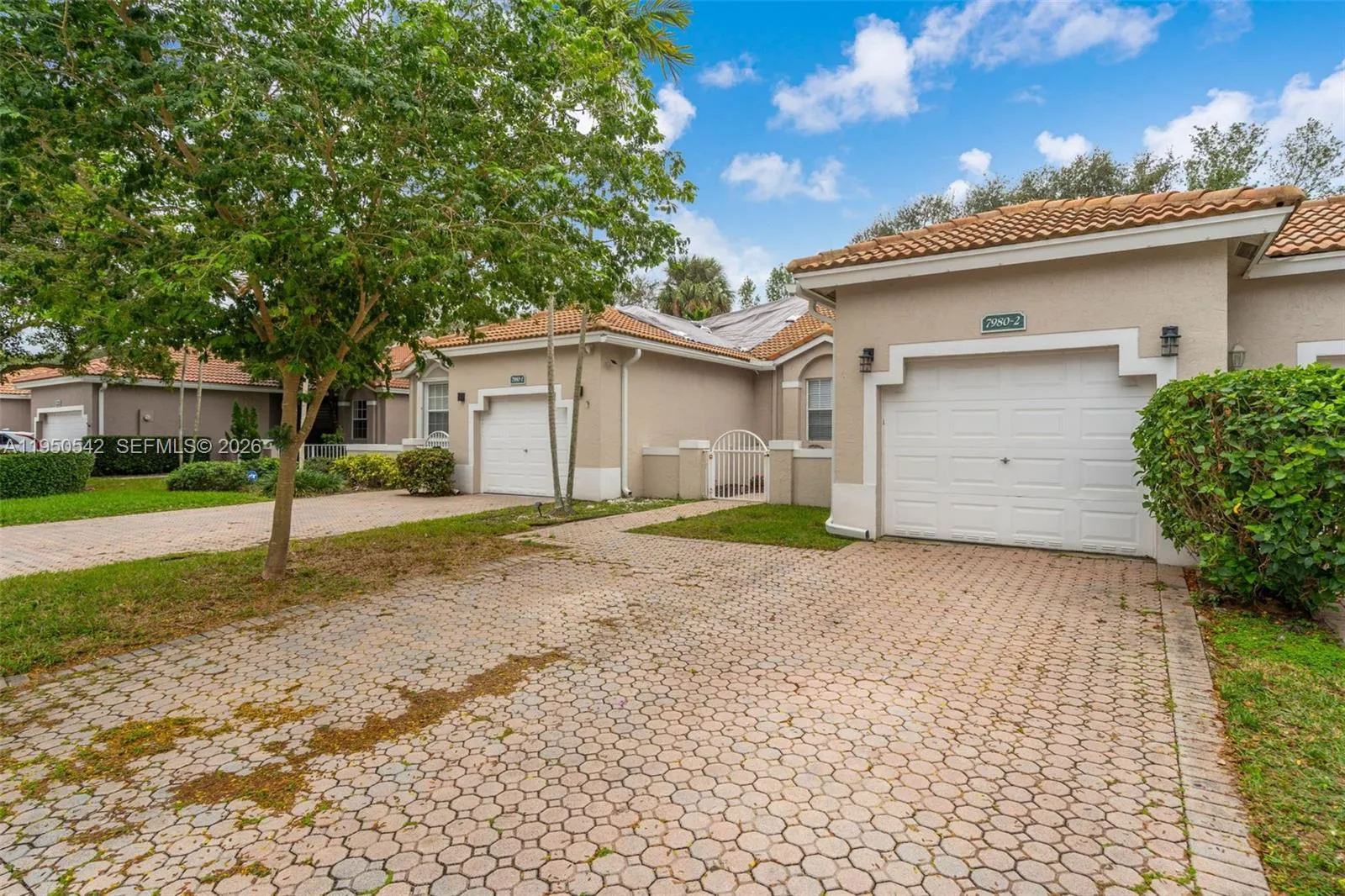 Foto de propiedad en 7980 S Aragon Boulevard 2, Sunrise, FL 33322 Sunrise con MLS# 
