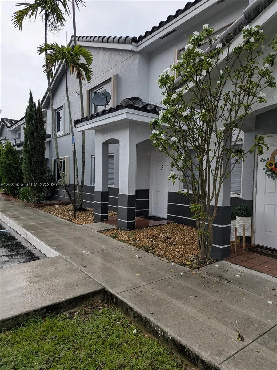 Foto de propiedad en 7981 SW 152nd Avenue 1703, Miami, FL 33193 Miami con MLS# 