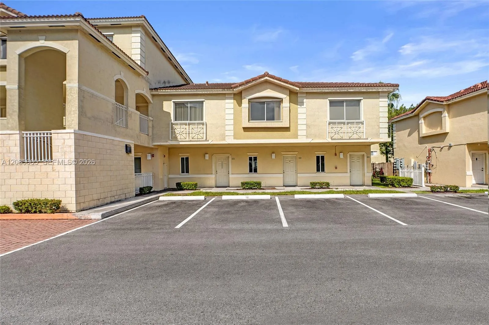 En Venta 7985 NW 8th Street 104A, Miami, FL 33126, Miami, FL 33126