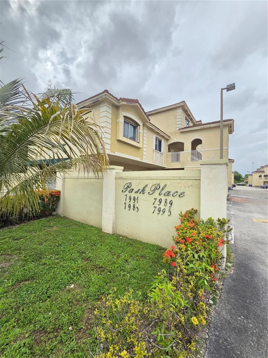 Foto de propiedad en 7989 NW 8th Street 108D, Miami, FL 33126 Miami con MLS# 