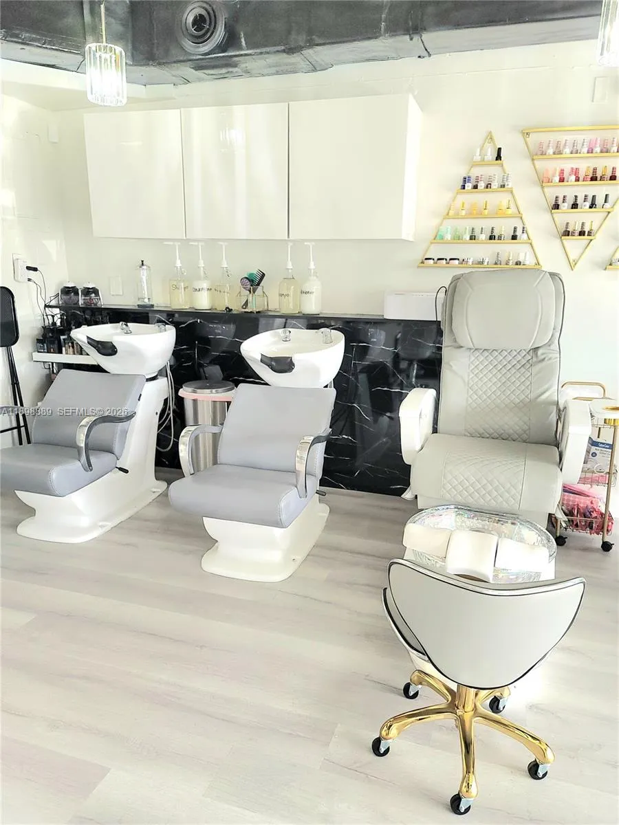Foto de propiedad en 7991 Johnson Street, Pembroke Pines, FL 33024 Pembroke Pines con MLS# 