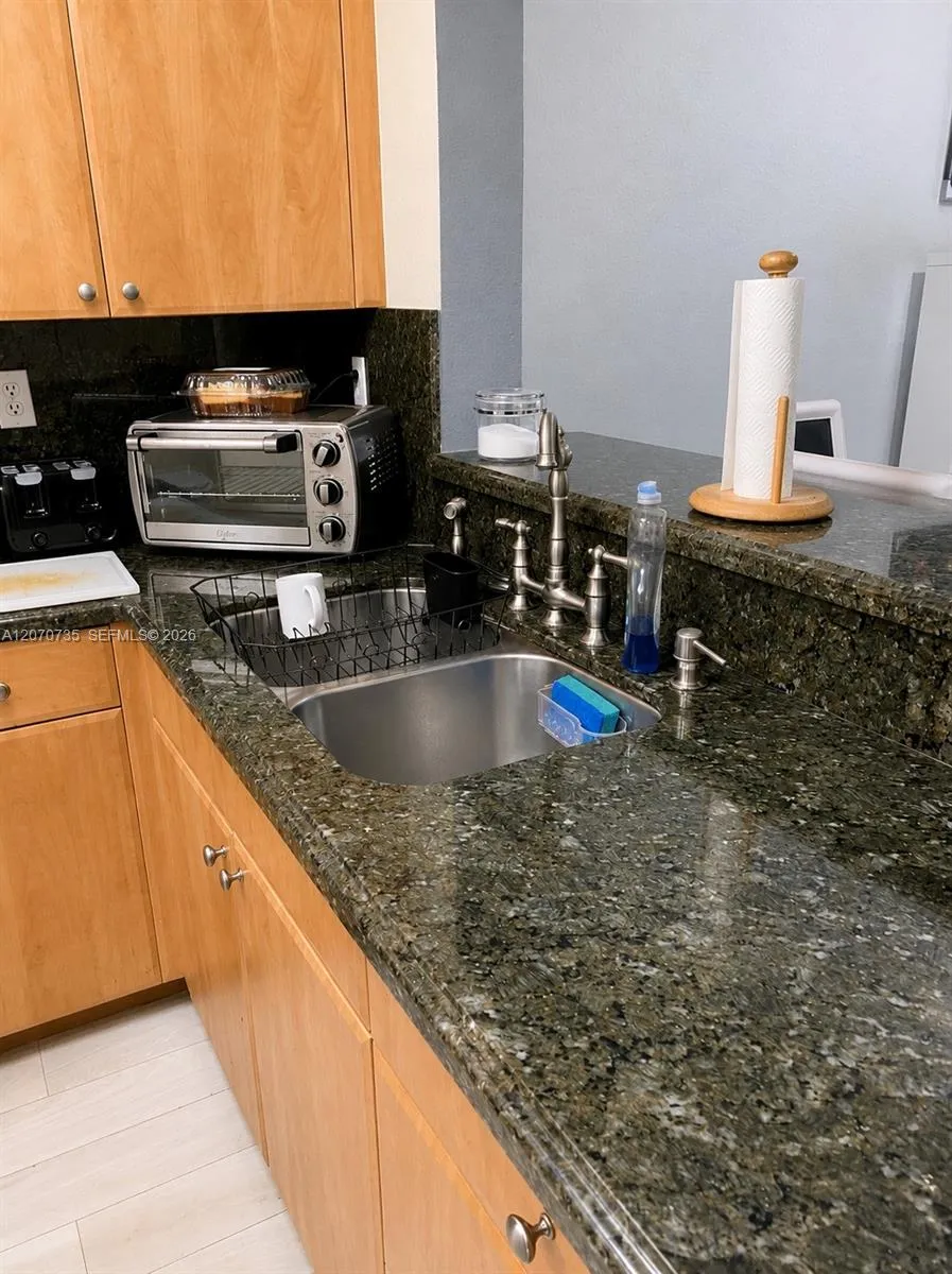 Foto de propiedad en 7991 NW 8th Street 110, Miami, FL 33126 Miami con MLS# 
