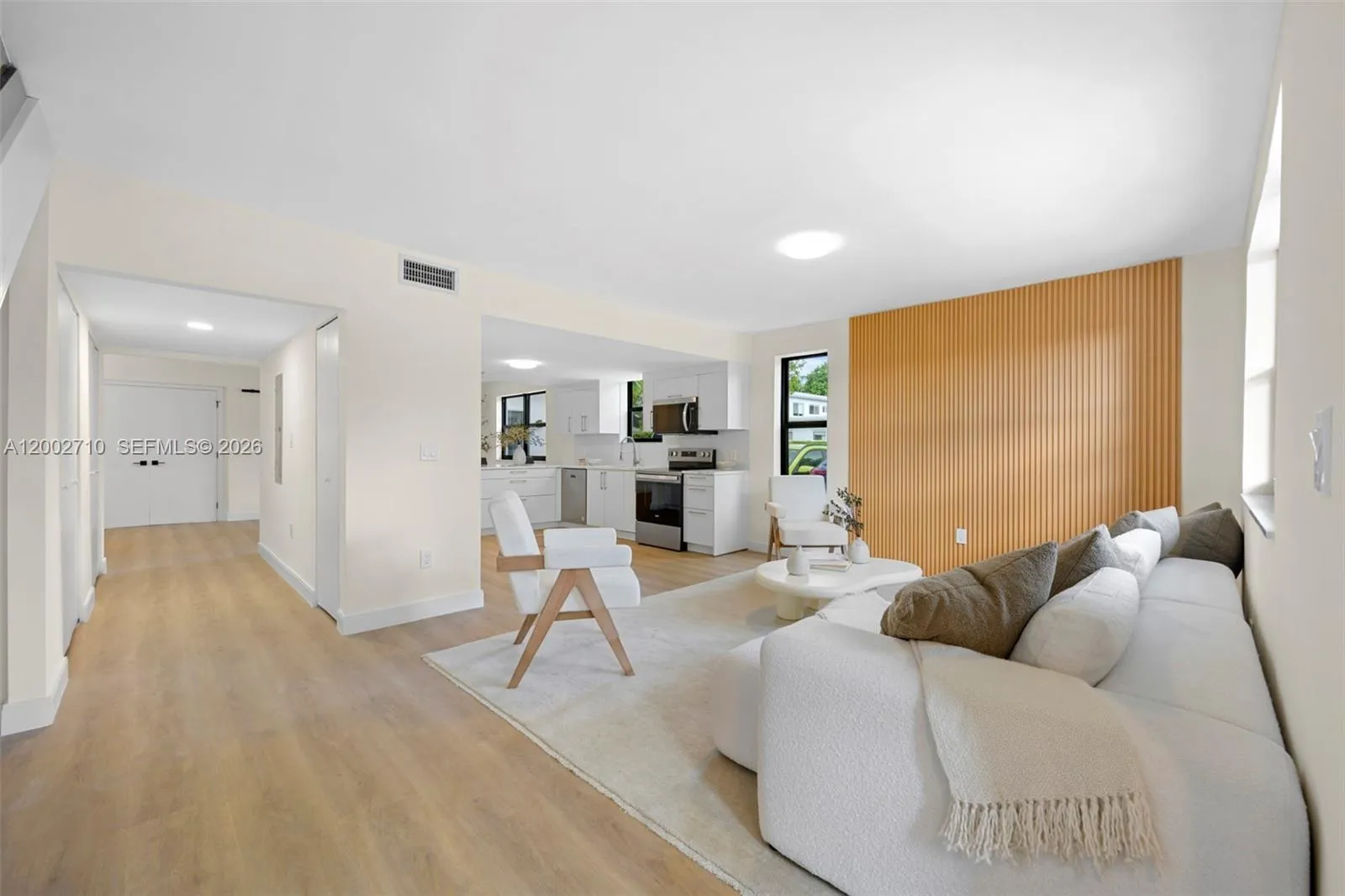 Foto de propiedad en 7996 Crespi Boulevard, Miami Beach, FL 33141 Miami Beach con MLS# 