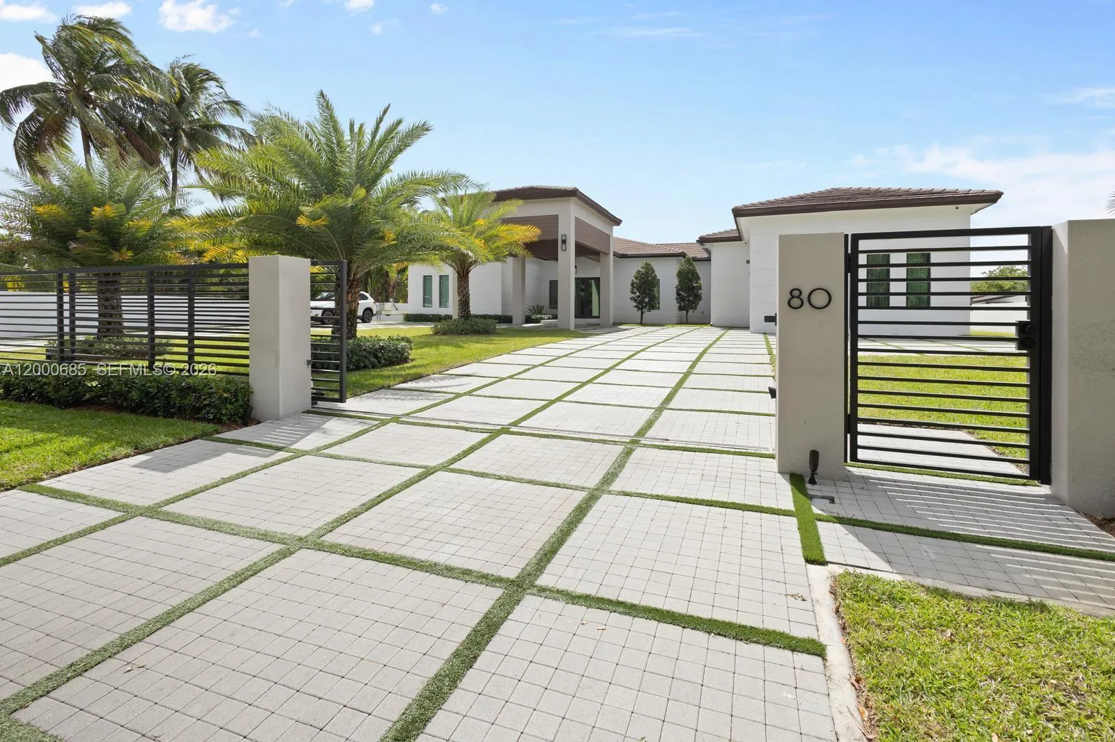 Foto de propiedad en 80 NW 129th Avenue, Miami, FL 33182 Miami con MLS# 