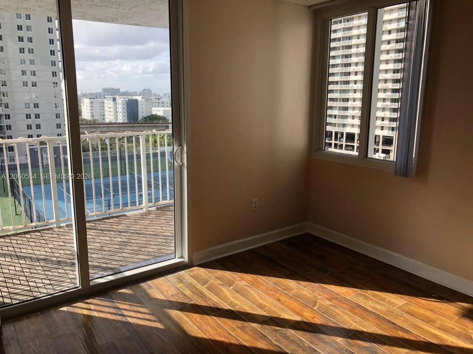 Foto de propiedad en 800 N Miami Avenue E-1001, Miami, FL 33136 Miami con MLS# 