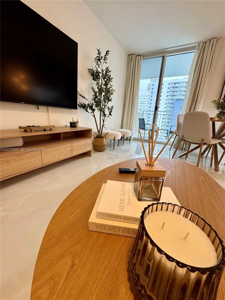 En Renta 800 N Miami Avenue E-1201, Miami, FL 33136, Miami, FL 33136