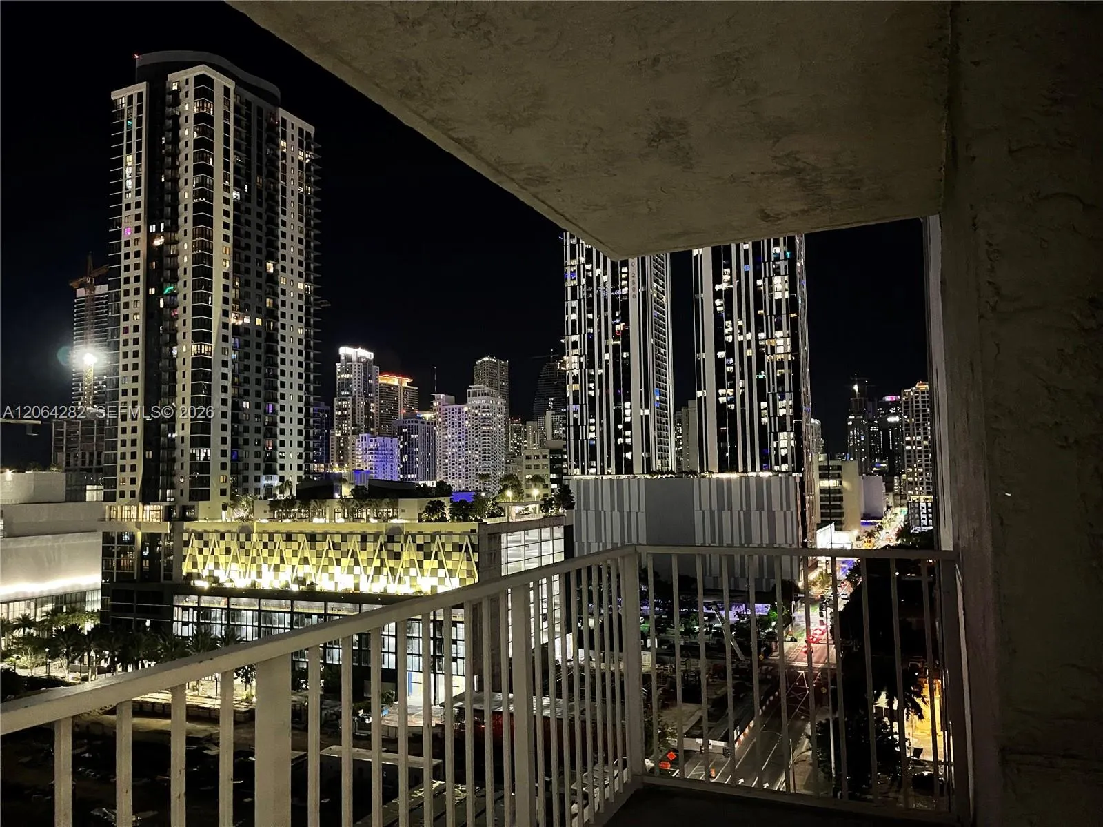 Foto de propiedad en 800 N Miami Avenue E-1605, Miami, FL 33136 Miami con MLS# 