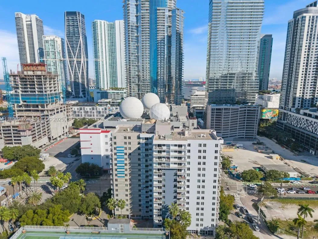 Foto de propiedad en 800 N Miami Avenue E-209, Miami, FL 33136 Miami con MLS# 